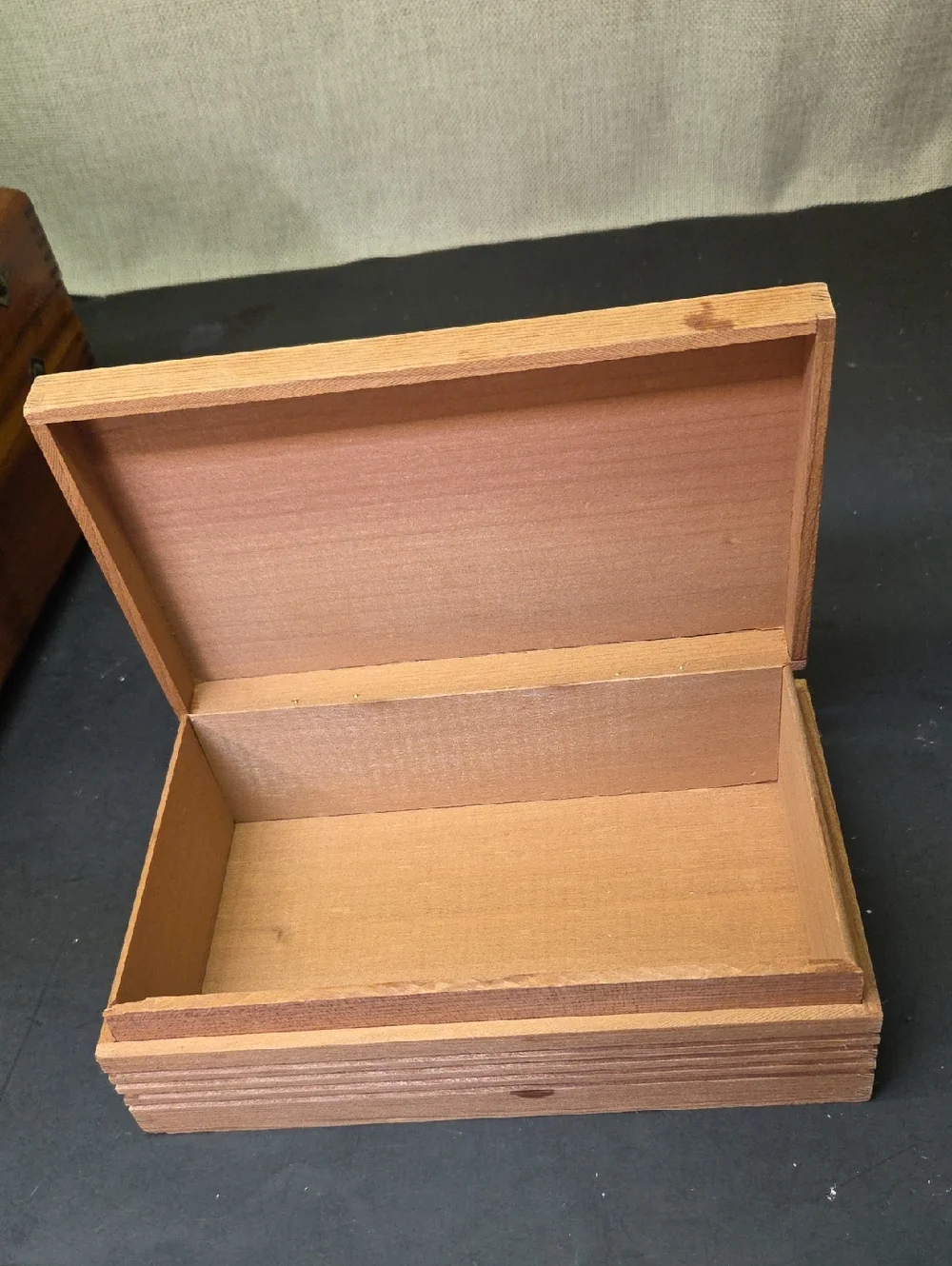 Vintage Jewelry Box Cedar Souvenir Trinket Box. Balsa Wooden Box‎